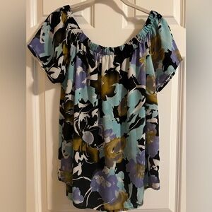 EUC Allison Joy floral top. Size L